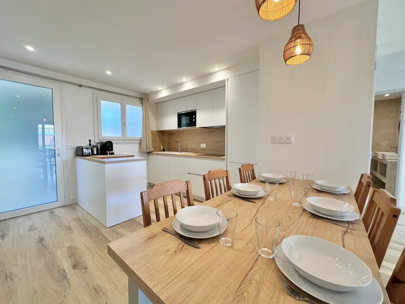 Table dressée dans un appartement Azur Mare